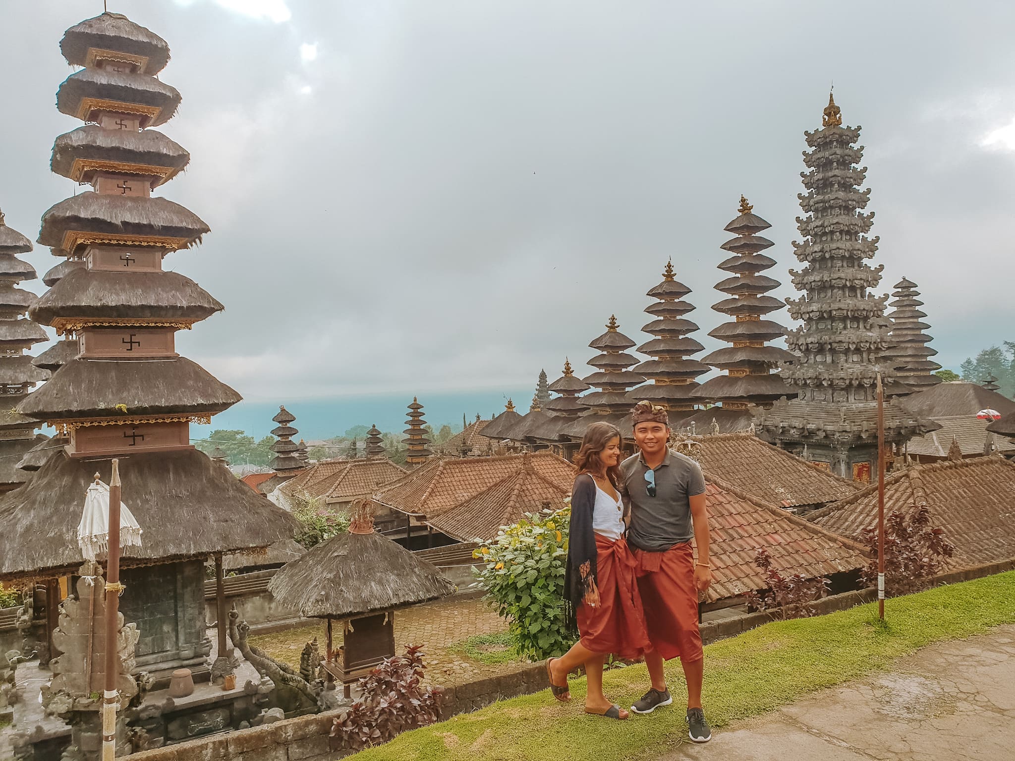 Besakih Temple  o mais importante Templo de  Bali  Road to 